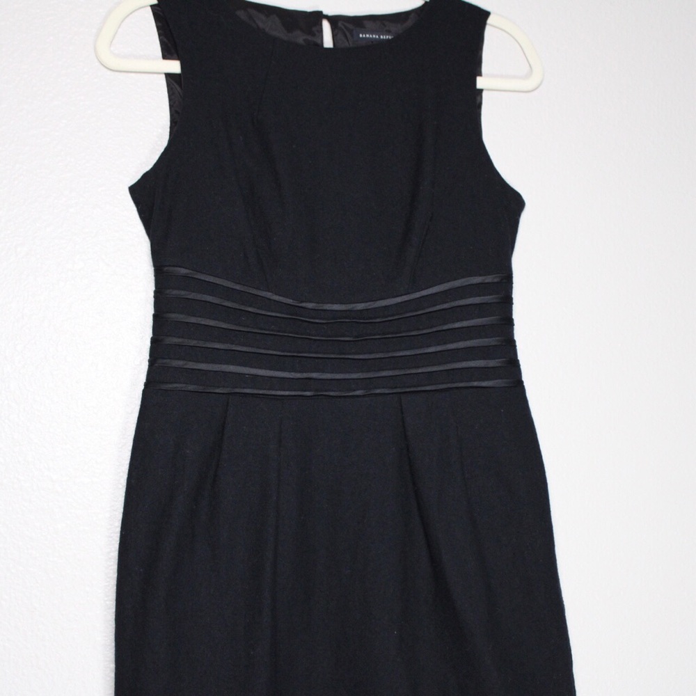 Banana Republic 97% wool sheath dress - Picture 6 of 12
